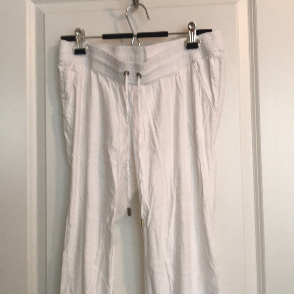 A Pea in the Pod White Pants